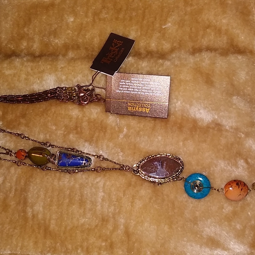 Treska Assyria Necklace - Picture 2 of 12